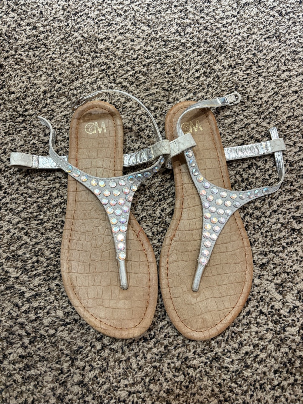 Chinese Laundry Silver Rhinestone T-Strap Sandals Size 9